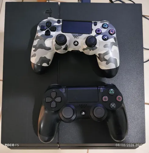 Ps4 com dois controles