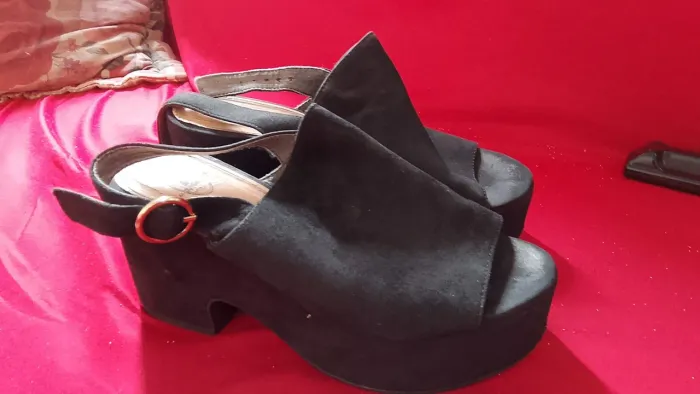 Mete mão coloquei na promoção belíssimo salto no stilo pra baixinha.