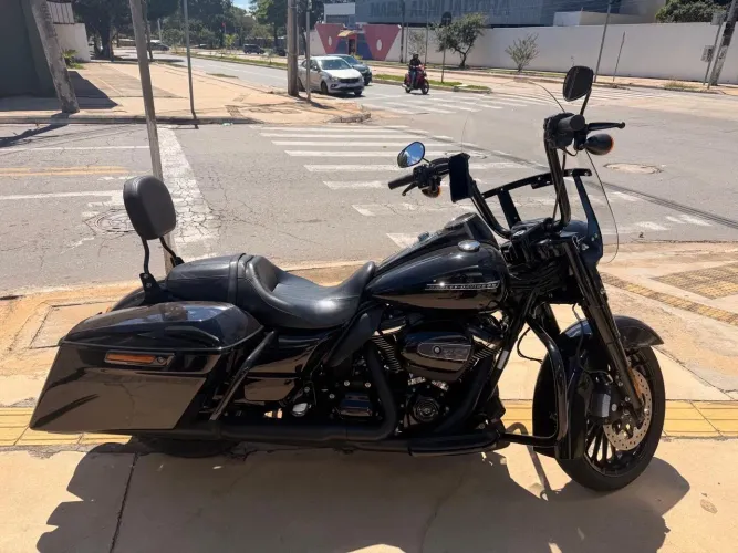 Road King Special 2019 Preta - TODA ORIGINAL