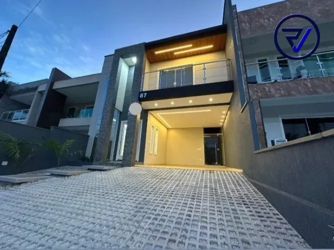 Casa dúplex à venda no Jardim Cearense