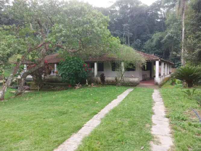 Sítio para Venda em Cachoeiras de Macacu, Maraporã, 6 dormitórios, 1 suíte, 2 banheiros