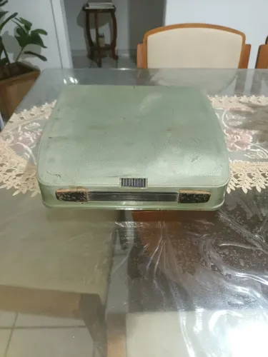Vende-se vintage máquina de datilografar para colecionadores ou apreciadores!
