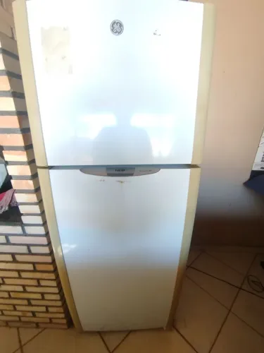 Geladeira GE Frosfree 410 litros 