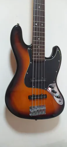 Baixo Squier Jazz Bass 5 cordas ativo