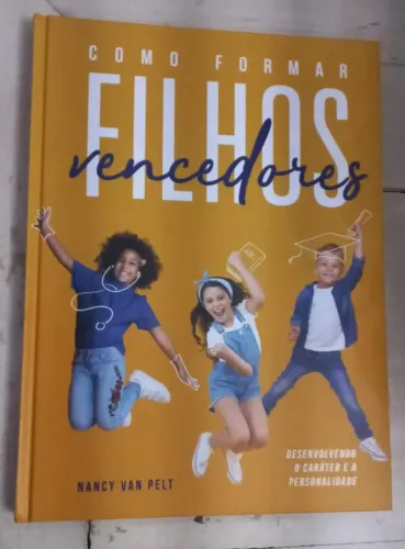Livro Como Formar Filhos Vencedores Desenvolvendo O Caráter E A Personalidade - nancy Van