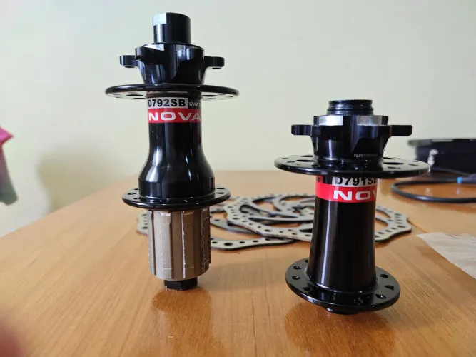 Cubos Novatec HG 24 furos Boost