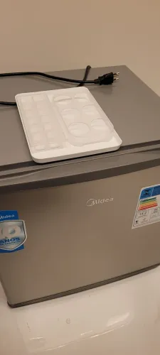 Frigobar Midea Semi novo