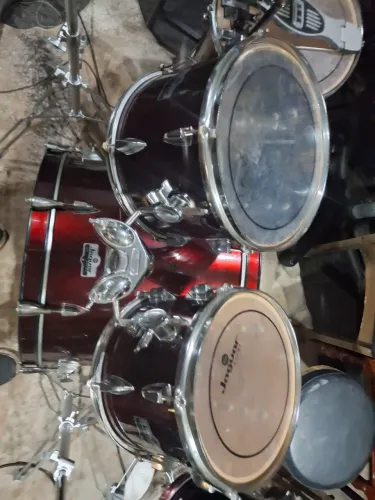 Baterias a venda no Studio Rodriguez .revisadas ,perfeitas completas profissionais 