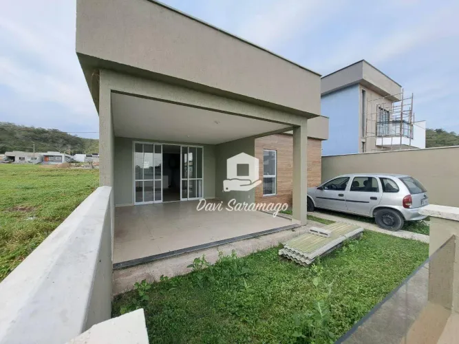 Casa à Venda - 3 quartos - Vitoria dos Anjos Residencial Clube - Maricá