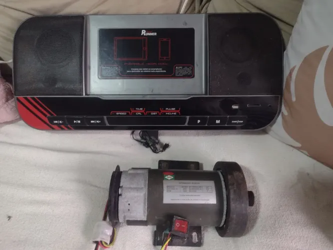 VENDO MOTOR E PAINEL DE ESTEIRA ERGOMÉTRICA. RUNNER