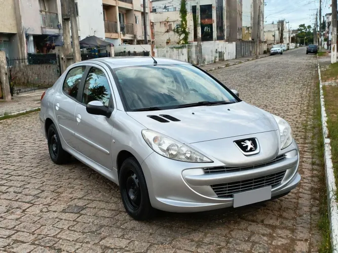 Peugeot 207 Sedan Passion XR 1.4 Flex 8V 4P 2012