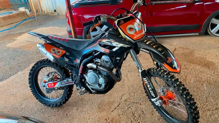 Vendo CRF 310cc muito bem preparada.