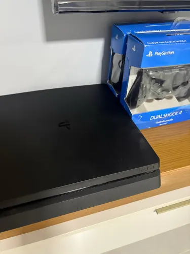 Play station 4 slim
