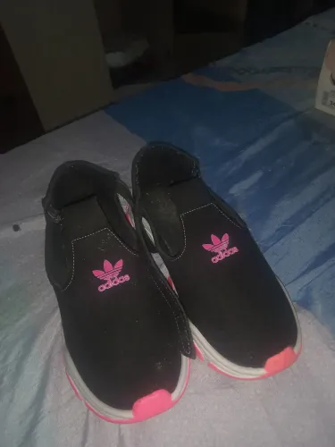 sapatênis Adidas