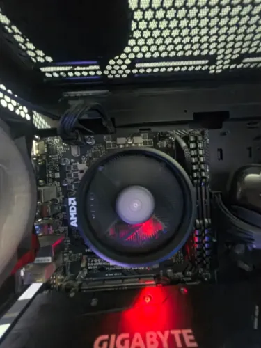 Processador Ryzen 5 8500G pouco usado