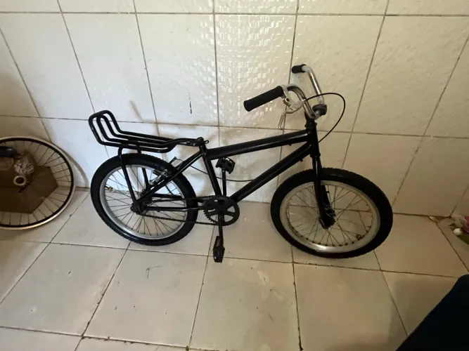 Bicicleta aro 20 vendo ou troco em celular