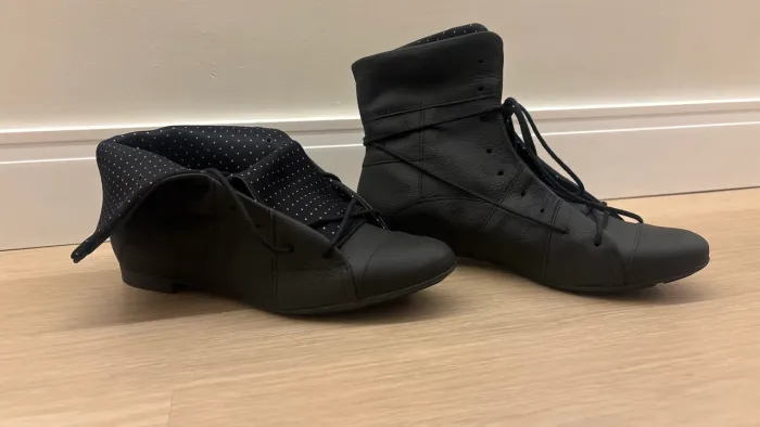 Bota preta em couro legítimo - Nunca usada - nº 35