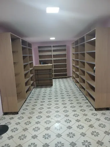 Vendo instalação moveis para loja (pet shop; roupas; calçados; farmácia; closet e outros)
