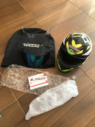 LS2 CAPACETE SEMI NOVO