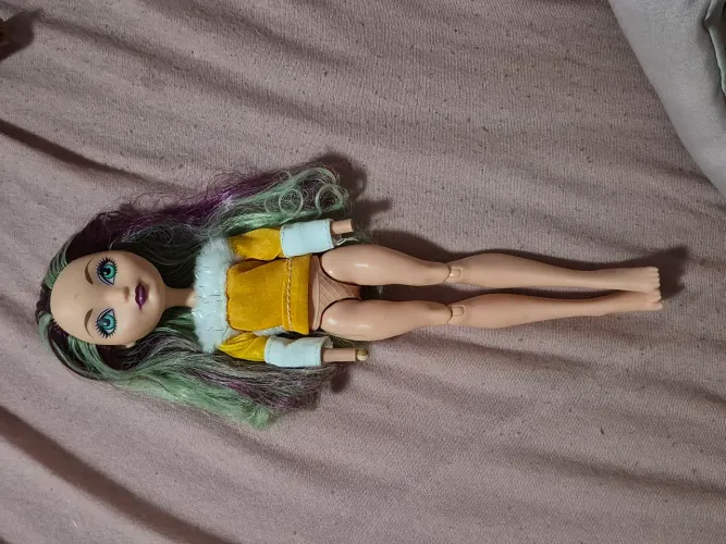 vendo boneca ever after high incompleta