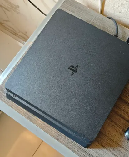 PlayStation 4 Slim - 1TB - DESBLOQUEADO