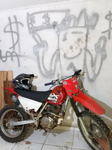 Vendo ou troco xr 230 só o Veneno
