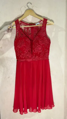 Vestido de Festa Vermelho em Renda - TAM P (Valor negociável)