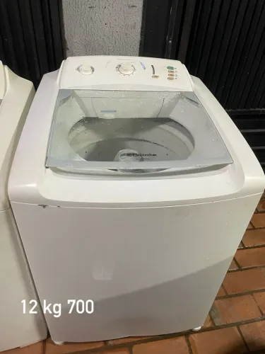 Máquina de lavar roupa recém revisada