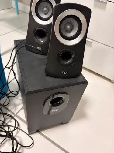 caixa do sistema de som Logitech Z313