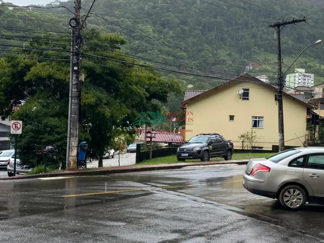 Oportunidade no Centro de Domingos Martins Lote com 300 m² em localização privilegiada, no