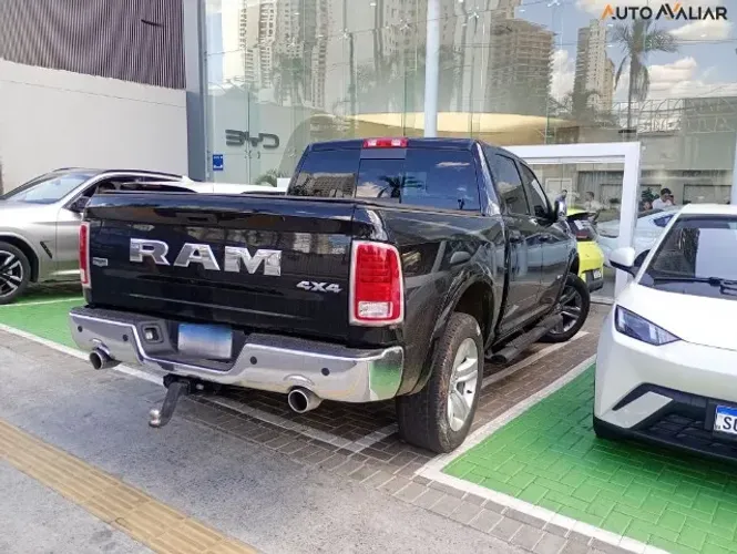 Ram Classic Laramie 5.7 V8 16V Gasolina 4X4 Aut. 2022