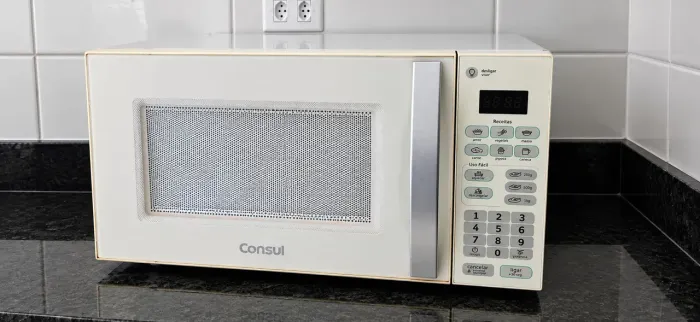 Microondas.( Consul 20 Litros).