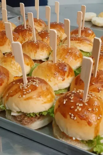 Mini hambúrguer para aniversário 