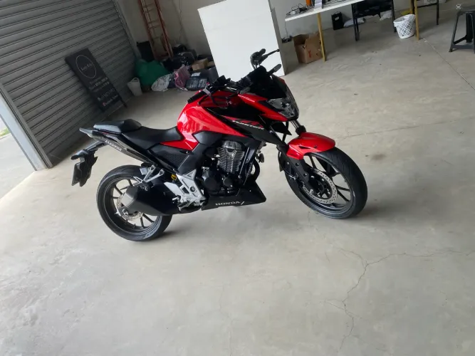 Cb 300f com ABS