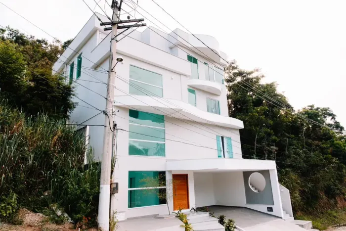 Linda casa no Cond. Reserva Eco Park em Maria Paula - Niterói-RJ