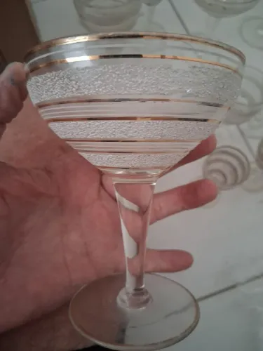 Taças Antiga com detalhes dourados 