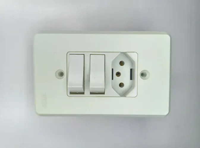 Interruptor - 2 Teclas Simples + 1 Tomada De 10a