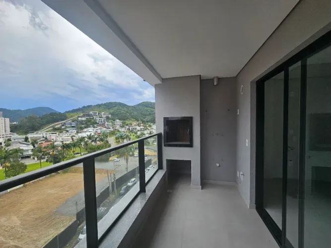 Excelente Apartamento de 3 Dormitórios sendo uma suíte na Praia Brava em Itajaí SC