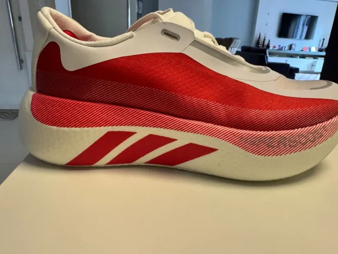 Tênis adidas hyperboost