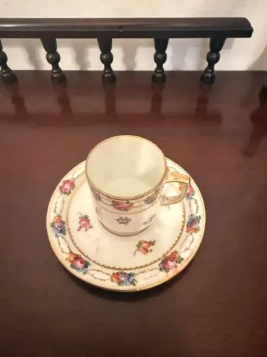 Xícara Café com Pires em Porcelana Dresden Alemã Pintada À Mão Séc. XX