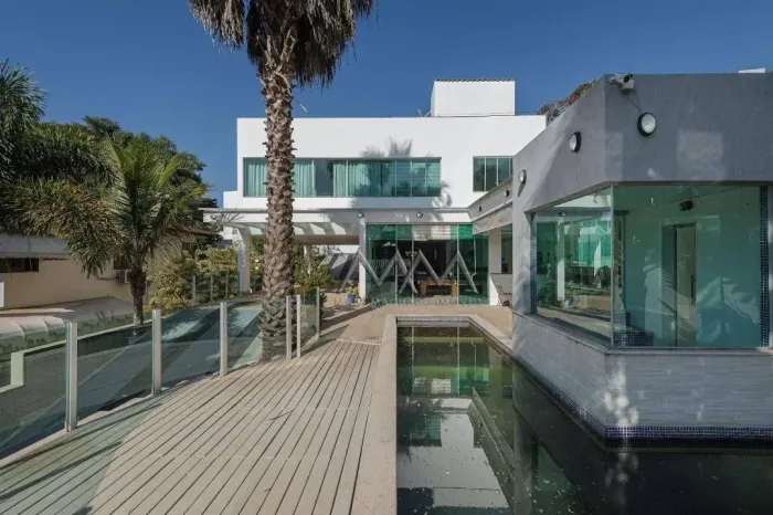 Casa à Venda no Condomínio Ouro Velho Mansões com 4 Quartos 416m²