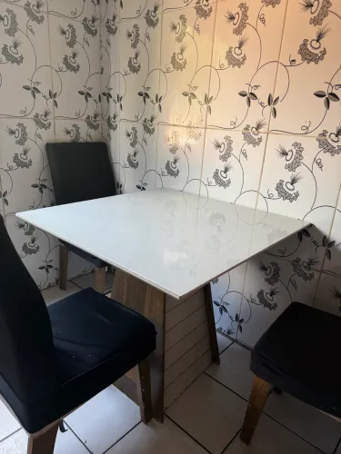 Vendo mesa com avaria