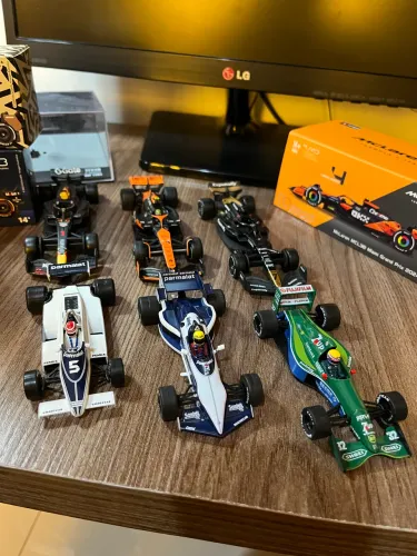 3 miniaturas de F1 atuais e 3 clássicas