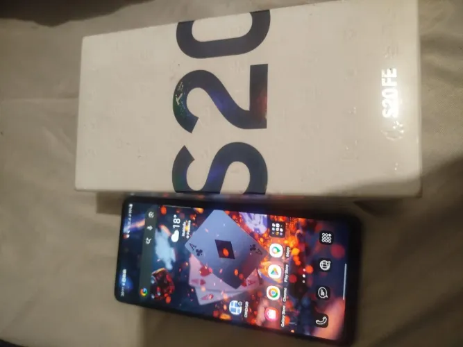 Vende-se galaxy s20fe 128 gb 6 de ram caixa capinha carregador
