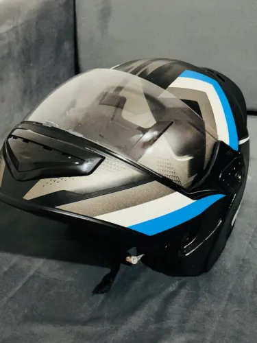 Capacete novinho pouco usado