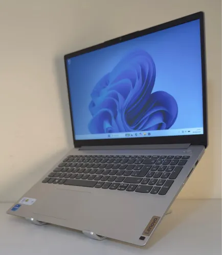 Notebook Lenovo Slim Core i7-11 Gen 24GB RAM SSD NVMe M2 512GB impecável