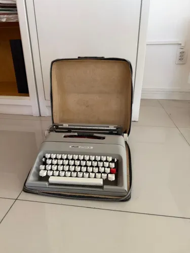 MÁQUINA DATILOGRAFAR