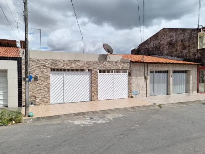 Casa para Venda em Fortaleza / CE no bairro Quintino Cunha