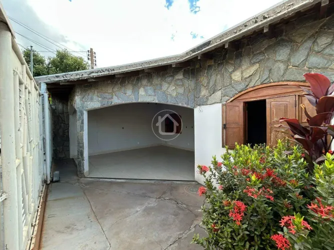 CASA NO BAIRRO TIJUCAL