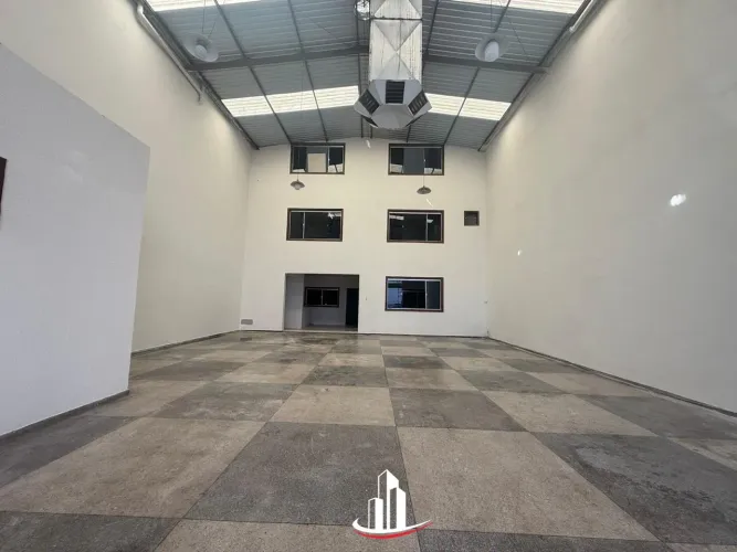Imóvel Comercial para Alugar em Uberaba - 530m2 de Construção, 8 Salas, Amplos Salões, Av.